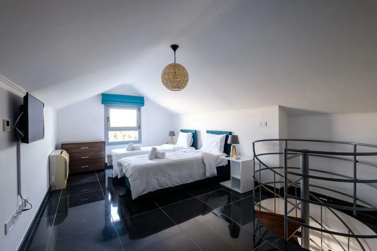 The Lighthouse Villas Perivolia 0*,